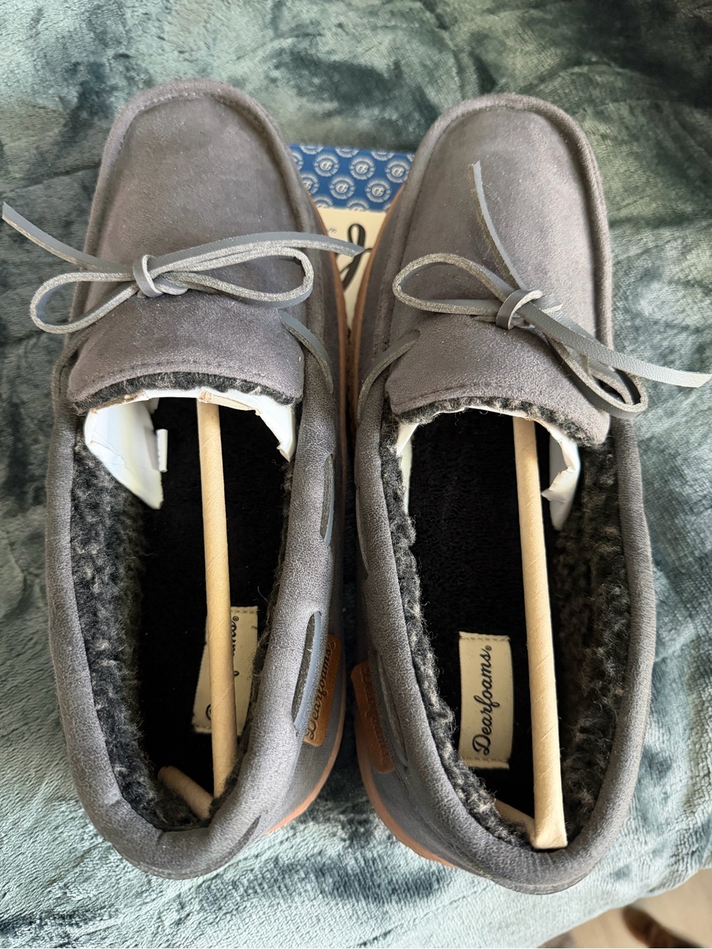 dearfoams Men’s Gray Suede Moccasin Slip-Ons with Bow
